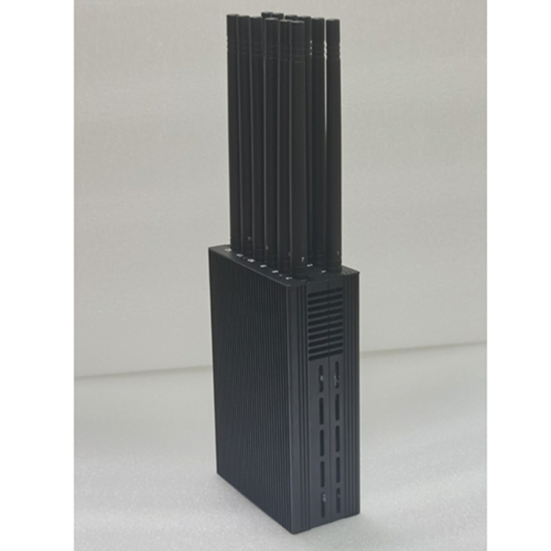 Portable cell phone jammer